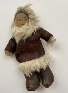 Muñeca esquimal inuit antigua piel real gamuza cara dibujada decoración única - Imagen 1 de 3