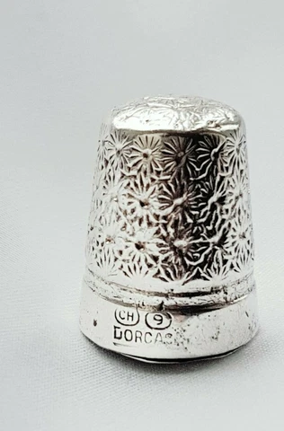 Silver THIMBLE ~ Charles Horner (CH) DORCAS ~ Size 9 ~ Daisy Cover