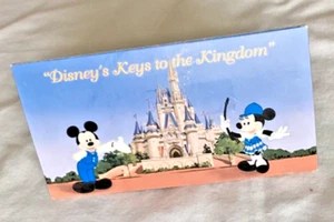 Disneys Schlüssel zum Königreich Pin - Neu, nie getragen - Bild 1 von 3