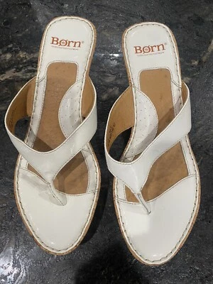 Sandalias Born Talla 9 Tanga Chanclas Cuero Blanco W01148 Corcho Gatito 2 3/4" Tacón Foto 1 de 4