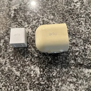 Arlo Pro 4 Spotlight Wireless Camera Single VMC4041P WHITE - NO MOUNTING PLATE - Picture 1 of 4