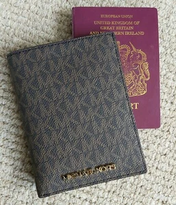 Genuine MICHAEL KORS Holds PASSPORT CARDS ID WINDOW WALLET Case Tags - Picture 1 of 8