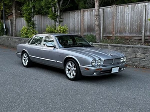 2001 Xjr Supercharged with all service records, two keys and manuals - Picture 1 of 22