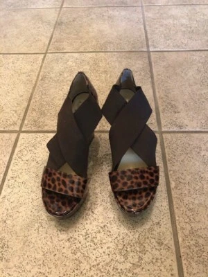 **TARYN ROSE** LEOPARDO** SIERRA** CUÑA PLATAFORMA** Foto 1 de 4