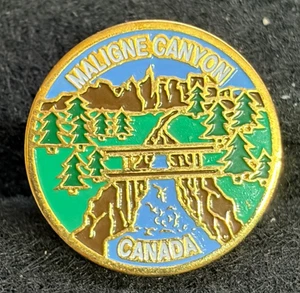 MALIGNE CANYON CANADA SOUVENIR PIN BADGE - Picture 1 of 3