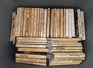 10 for $10 Classic Paperbacks Bundle - Imagen 1 de 3