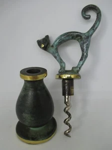 Sacacorchos de vino de metal antiguo con gato - Imagen 1 de 8