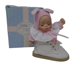 Stephen Enterprises Keepsake Musical Baby in Shoe plays Brahms Lullaby SEE VIDEO - Picture 1 of 12