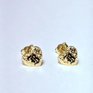 14K Yellow Gold Enamel Old English "B" Letter Heart Stud Earrings 0.77g - Picture 1 of 6