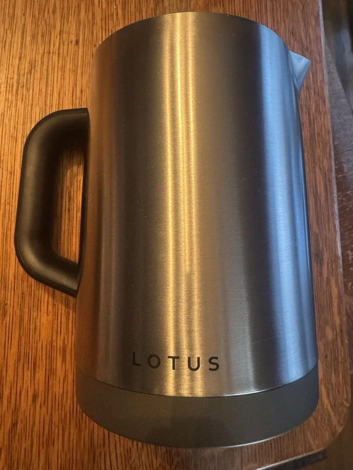 Tetera Lotus The Purist Foto 1 de 4