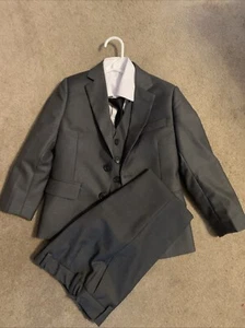 Boys Marvelous World Five Piece Suit Jacket, Pants Vest, Shirt & Tie SZ 5 Gray - Picture 1 of 5