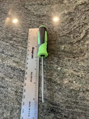 Mini punzón Snap On sg3asacg con mango de agarre suave verde Foto 1 de 4