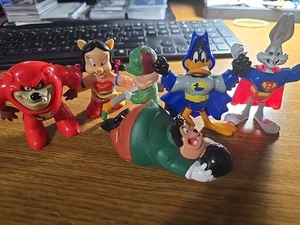 Konvolut 6 Looney Tunes Figuren Bugs Bunny, Duffy Burger King & McDonalds Spielzeug - Bild 1 von 4