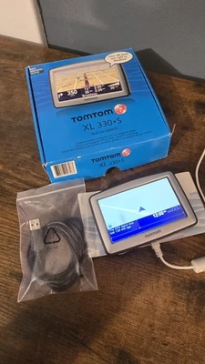 Tom Tom XL 330S Car GPS Navigator Set USA/Canada Maps 4.3" LCD Screen Bundle - Image 1 of 4