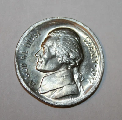 1977 JEFFERSON NICKEL - LARGE BROAD STRIKE - QUARTER SIZE  - US ERROR COIN UNC - Image 1 of 3