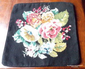 HOUSSE DE COUSSIN BRODEE MAIN AU PETIT POINT SUR FOND NOIR 40 CM CARRE HARMONIE - Picture 1 of 3