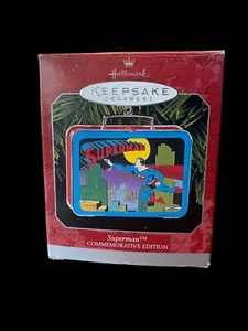 ORNAMENTO NATALIZIO HALLMARK - SCATOLA PRANZO SUPERMAN - 1998 - NUOVO IN SCATOLA - Foto 1 di 6