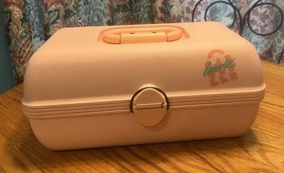 Caboodles Vtg. Peach 2 Tier Make Up Case With Mirror. Model 2620 - Image 1 of 4