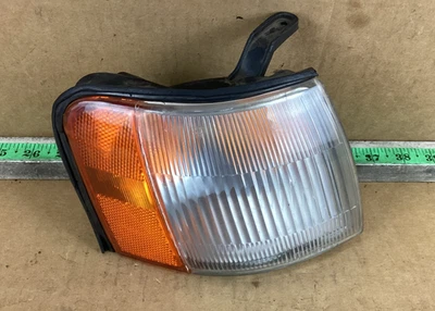 Luz intermitente esquina lado pasajero delantero derecho Toyota Tercel 1991-1994 Foto 1 de 4