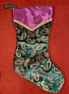 Karneval lila, grün & gold funkelndes Paisley 16" hängender Strumpf mit lila Perlen - Bild 1 von 7