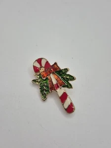 Vintage goldfarbene Emaille Zuckerstange Urlaub Weihnachten Brosche/Anstecknadel - Bild 1 von 6