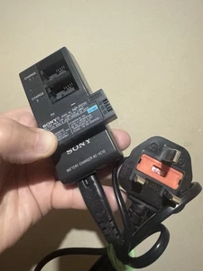 Sehr seltenes Original Sony BC-VC10 Akku Ladegerät & Akku + Stromkabel - Bild 1 von 4