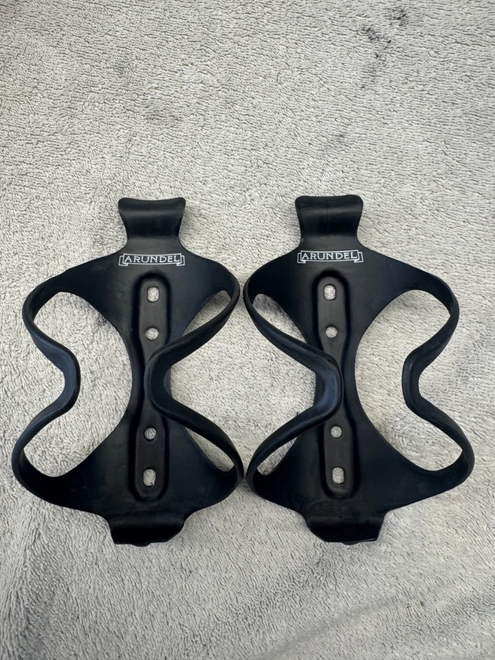 Par de jaulas para botellas de agua Arundel mandíbula fibra de carbono negro mate bicicleta de carretera UD Foto 1 de 1