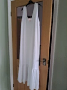 Sz 16 White Linen Maxi Dress V Front And Back Excellent Condition - Picture 1 of 4