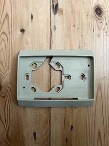 Vintage Old Honeywell Room Thermostat Wall Plate - Picture 1 of 2