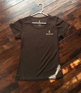 BNWT'S Women's Browning Rugged Outdoor Apparel Performance Brown Tee, size Med