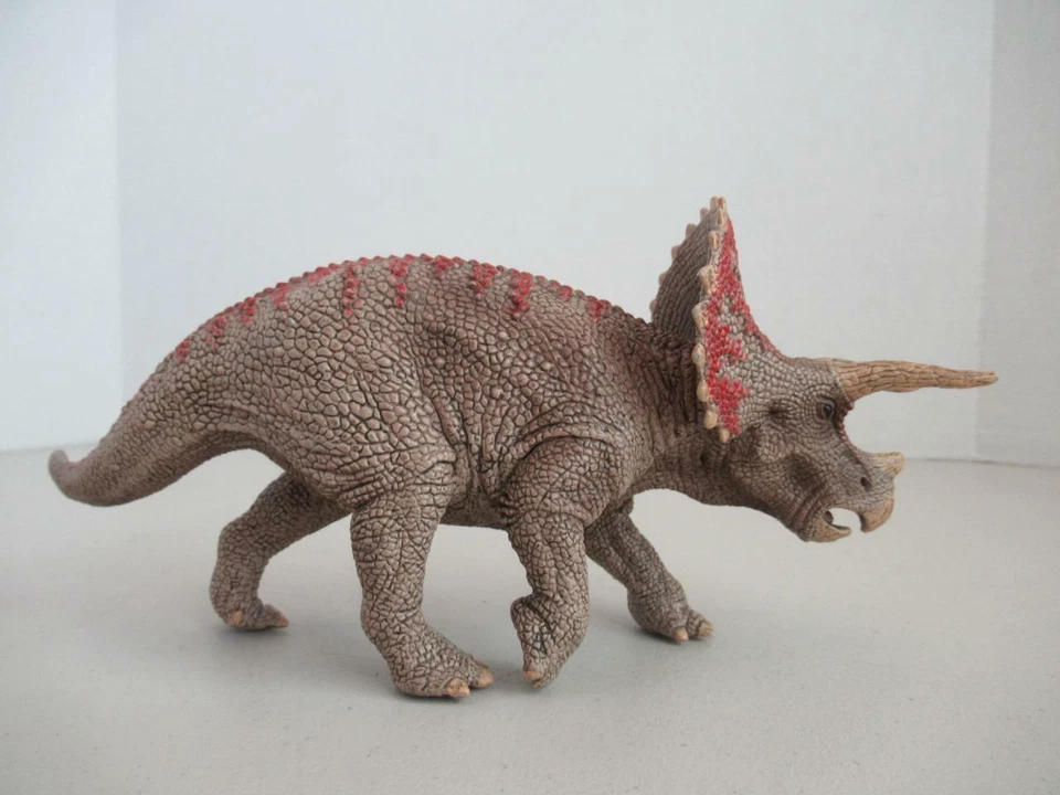 Figura de dinosaurio con cuernos Schleich Triceratops D-73527 Foto 1 de 4