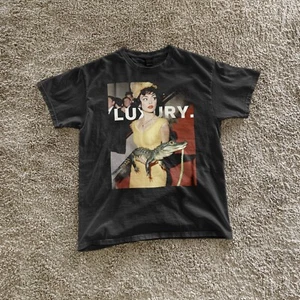 LUXURY - 90s tee timeless trends retro timeless graphic tee retro aesthetic - Picture 1 of 10