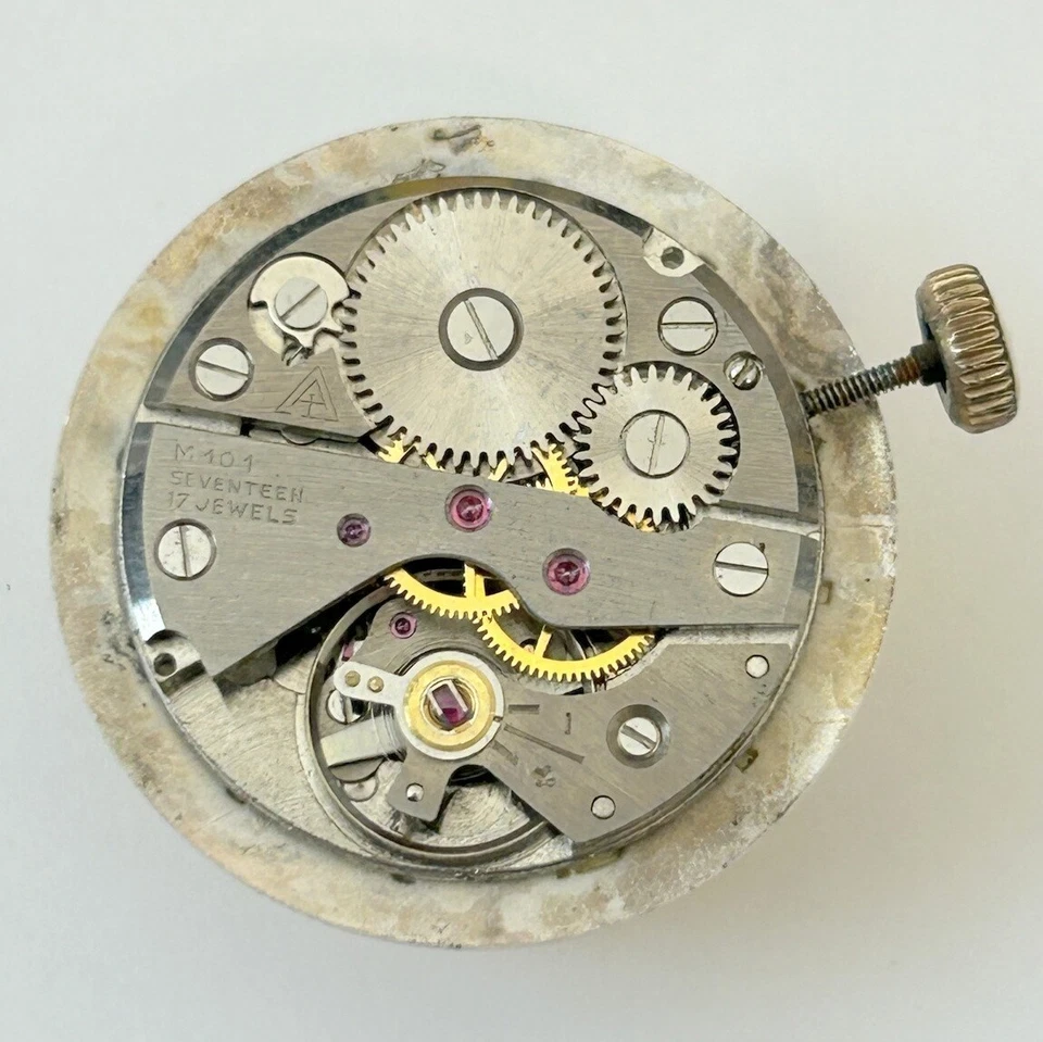 Movimiento de reloj Westclox Cal M101 para piezas horquilla de equilibrio puente de resorte Foto 1 de 1