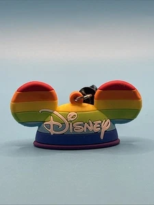 Disney Series 39 Pride Collection Figural Bag Clip Exclusive B Mickey Hat - Picture 1 of 6