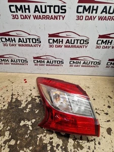 LUZ TRASERA LATERAL CERCANA PASAJERO NISSAN PULSAR C13 N/S 14-18 Dañada - Imagen 1 de 19