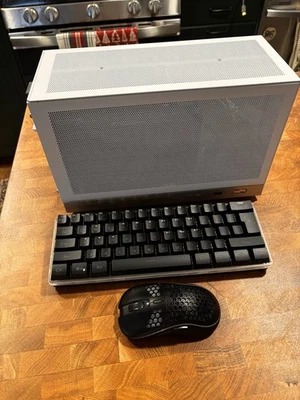 Mini PC para juegos ITX, Ryzen 7 3700x, AMD 6600XT Foto 1 de 4