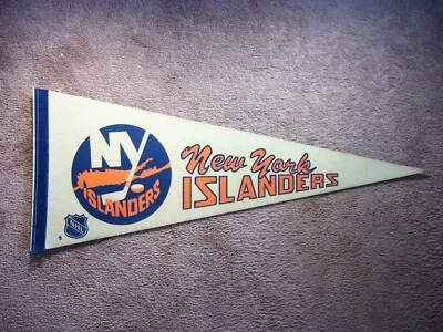 EARLY 1970'S 1972/73 NEW YORK ISLANDERS NHL HOCKEY PENNANT FLAG SHARP!! NICE!! - Image 1 of 2