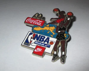 pin's basket NBA / sponsors: Nike, Reebok, McDonald's & Coca cola (argenté) - Afbeelding 1 van 2