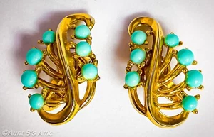 Vtg 50's- 60's Trifari Gold Leaf Shape & Faux Turquoise Stone Clip On Earrings - Picture 1 of 4