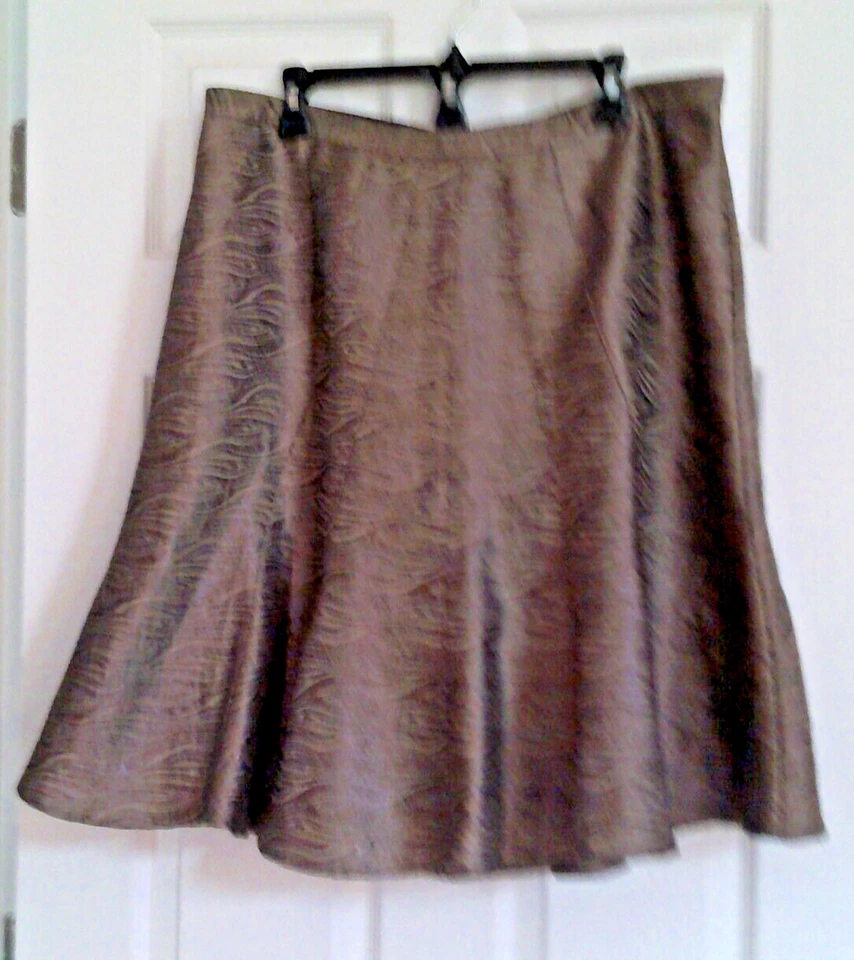 Falda Metálica Lane Bryant 16 Acampanada Bronce Negro Jacquard Forrada Piezas Foto 1 de 1