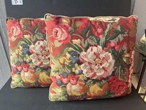 Set di 2 cuscini P. Kaufman Queensland floreali cremisi multicolore 14x14 cottage - Foto 1 di 6
