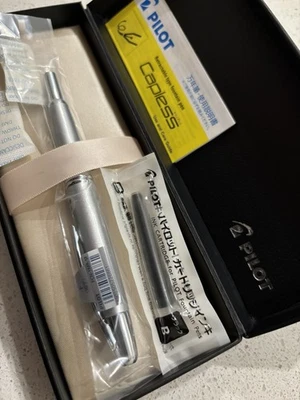Pluma Estilográfica Pilot Capless FCN-1MR Plateada Plumín Fino Exclusiva de Japón Totalmente Nueva Foto 1 de 4
