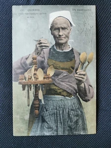 CPA 29 QUIMPER - La Vieille Marchande de Cuillers en Bois - Imagen 1 de 2