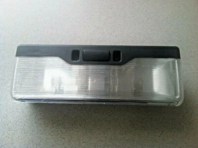 2000-2006 BMW X5 E53 ~ LUZ INTERIOR TRASEIRA ~ 63316962142 ~ PEÇA DE FABRICANTE DE EQUIPAMENTO ORIGINAL - Imagem 1 de 3