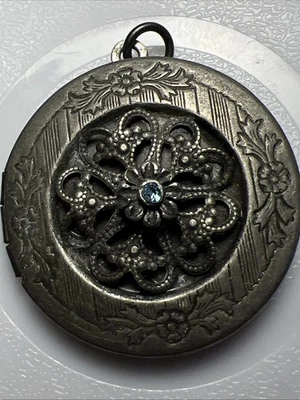 Foto Medallón Cepillado Antiguo Plata Floral Filagree Corazón Cristal Azul Foto 1 de 4