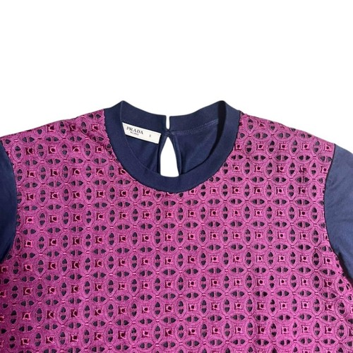 Top Prada in seta con pizzo ricamato manica corta rosa navy taglia S