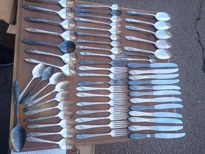 Посеребренные столовые приборы Tudor Plate Oneida Community 59 шт. - Изображение 1 из 4