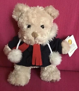 Katar Duty Free Teddybär im Winter Mantel & Schal weiches Plüschtier 7,5-11"" Etikett - Bild 1 von 10
