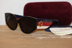 Gafas de sol GUCCI de gran tamaño ojo de gato marco negro lados rojos/blancos/azules dorados logotipo GG - Imagen 1 de 16
