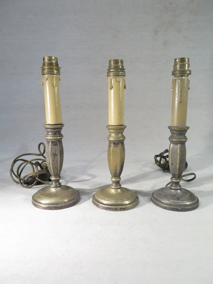 ANCIENNE SUITE DE 3 BOUGEOIRS LAMPES EN LAITON CHEVET STYLE DIRECTOIRE - Photo 1/1